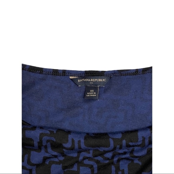 BANANA REPUBLIC Cuffed Sleeve Blouse Print Pattern Blue and Black Top Size XS - Picture 2 of 6